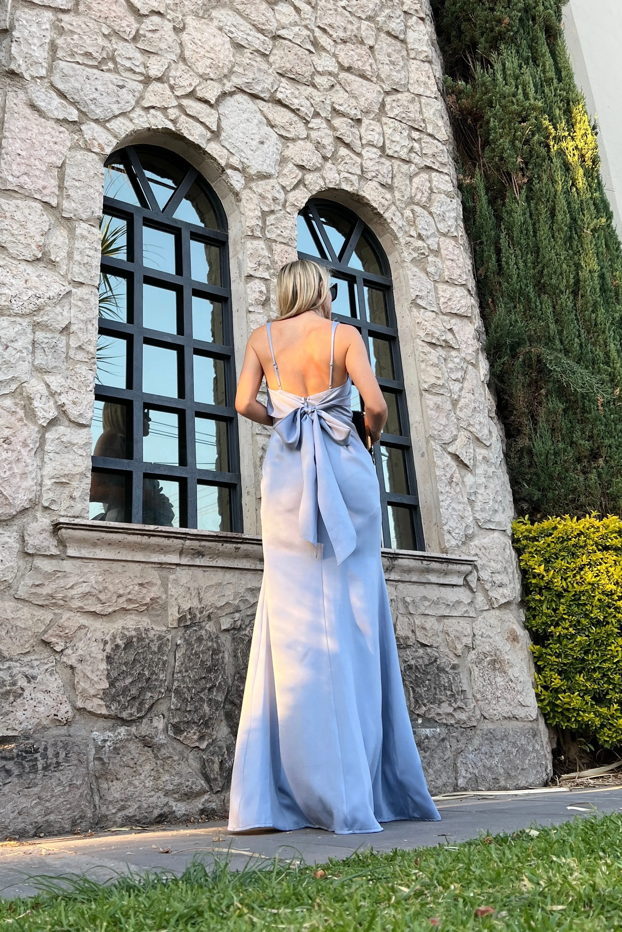 VESTIDO PIERNA DESCUBIERTA